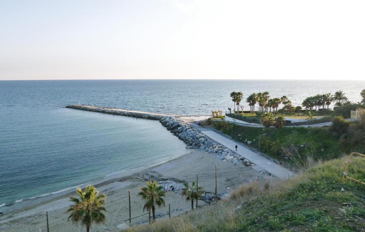 Nice Apartment In Benalmdena Costa With 1 Bedrooms, Wifi And Outdoor Swimming Pool 贝纳尔马德纳 外观 照片